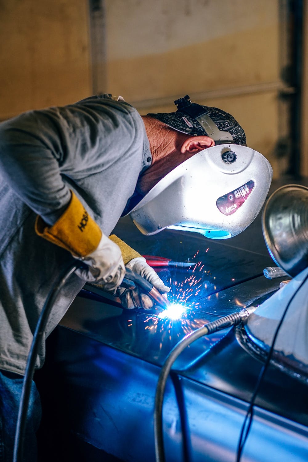 Se buscan trabajadores para el puesto de soldador, plegador y montaje